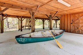 Charming Cabin w/ Decks & Fire Pit - Walk to River