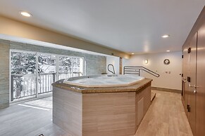 Condo Near Golf Club ~ 2 Mi to Vail Ski Resort!