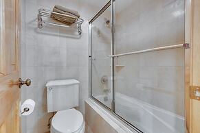 Condo Near Golf Club ~ 2 Mi to Vail Ski Resort!