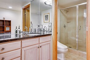 Condo Near Golf Club ~ 2 Mi to Vail Ski Resort!