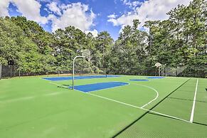 Fayetteville Retreat w/ Hot Tub & Fenced Yard