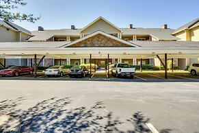 Kingwood Resort Condo w/ Golf Course Views!