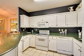 Kingwood Resort Condo w/ Golf Course Views!