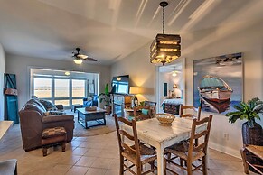 3rd-floor Riverfront Condo: Walk to Downtown Eats!