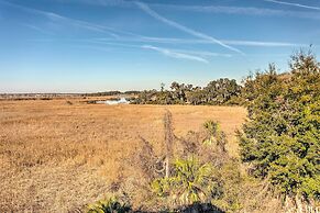 3rd-floor Riverfront Condo: Walk to Downtown Eats!