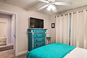 3rd-floor Riverfront Condo: Walk to Downtown Eats!