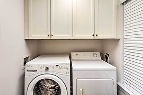 3rd-floor Riverfront Condo: Walk to Downtown Eats!