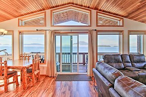 Waterfront Apt w/ Mtn View, Walk Into Town!