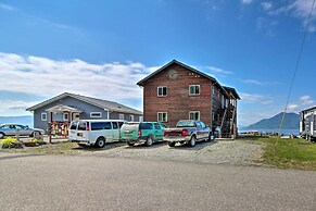 Waterfront Apt w/ Mtn View, Walk Into Town!