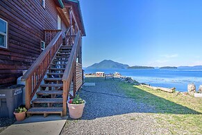Waterfront Apt w/ Mtn View, Walk Into Town!