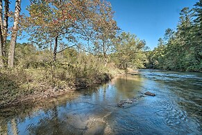 Riverfront Tallulah Falls Cabin w/ Hot Tub!