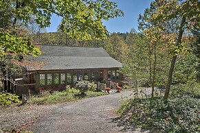 Riverfront Tallulah Falls Cabin w/ Hot Tub!