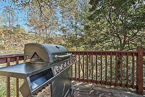 Riverfront Tallulah Falls Cabin w/ Hot Tub!