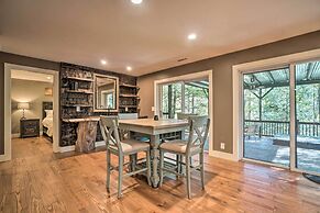 Riverfront Tallulah Falls Cabin w/ Hot Tub!