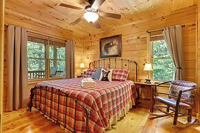 Dog-friendly Getaway With King Suites & Hot Tub!