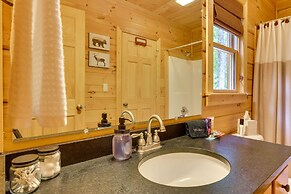 Dog-friendly Getaway With King Suites & Hot Tub!