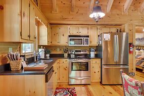 Dog-friendly Getaway With King Suites & Hot Tub!