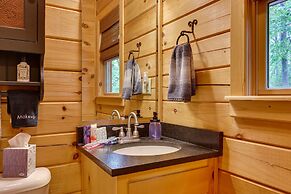 Dog-friendly Getaway With King Suites & Hot Tub!