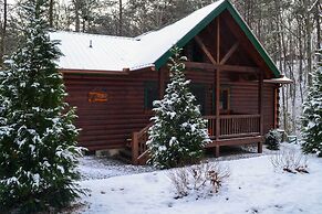 Dog-friendly Getaway With King Suites & Hot Tub!