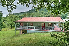 Hot Tub & Fire Pit: Pet-friendly Clayton Escape!