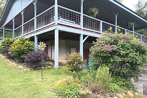 Hot Tub & Fire Pit: Pet-friendly Clayton Escape!