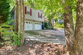 Charming Temple Home: Sunroom & Private Backyard!