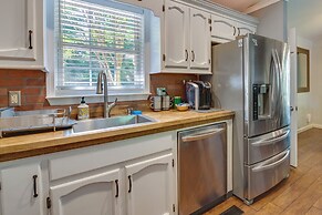 Charming Temple Home: Sunroom & Private Backyard!