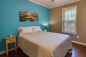 Charming Temple Home: Sunroom & Private Backyard!