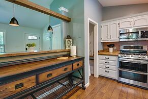 Charming Temple Home: Sunroom & Private Backyard!