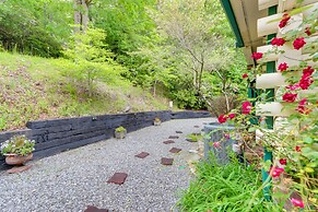 Ellijay Cabin With Porch & Private Hot Tub!