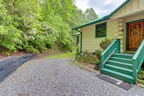 Ellijay Cabin With Porch & Private Hot Tub!