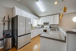 Lakefront Eatonton Getaway w/ Dock & Grill!