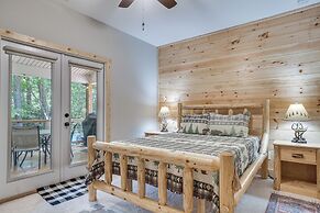 Hot Tub & EV Charger: Helen Getaway w/ Views!