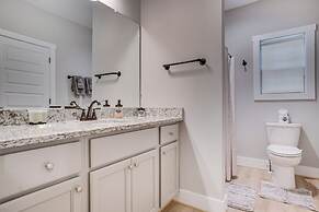 Hot Tub & EV Charger: Helen Getaway w/ Views!