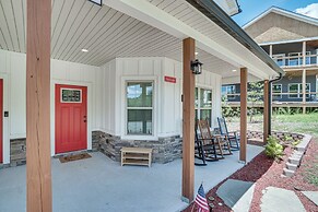 Hot Tub & EV Charger: Helen Getaway w/ Views!