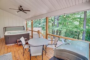 Hot Tub & EV Charger: Helen Getaway w/ Views!