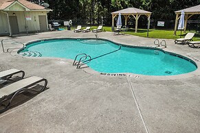 Hot Tub & EV Charger: Helen Getaway w/ Views!