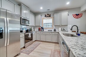 Hot Tub & EV Charger: Helen Getaway w/ Views!