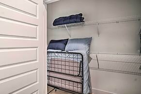 Hot Tub & EV Charger: Helen Getaway w/ Views!