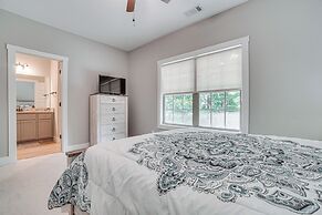 Hot Tub & EV Charger: Helen Getaway w/ Views!