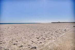 Hampton Home w/ Grill < 1 Mi to Beach!