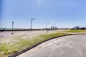 Hampton Home w/ Grill < 1 Mi to Beach!