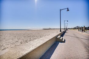 Hampton Home w/ Grill < 1 Mi to Beach!