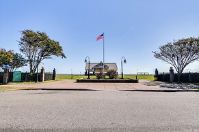 Hampton Home w/ Grill < 1 Mi to Beach!
