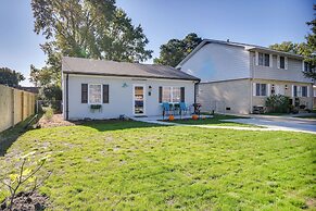 Hampton Home w/ Grill < 1 Mi to Beach!
