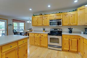 Hiawassee Riverfront Cabin: 7 Mi to Lake Chatuge!