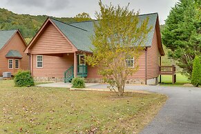 Hiawassee Riverfront Cabin: 7 Mi to Lake Chatuge!