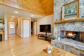 Hiawassee Riverfront Cabin: 7 Mi to Lake Chatuge!