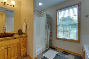 Hiawassee Riverfront Cabin: 7 Mi to Lake Chatuge!