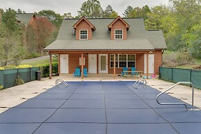 Hiawassee Riverfront Cabin: 7 Mi to Lake Chatuge!